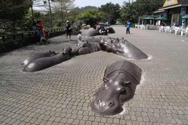 berømte kunstneriske flodhesteskulptur