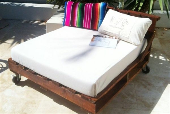 κρεβάτι σε ρολά μαξιλάρια στρώματος έπιπλα κήπου από παλέτες dinker