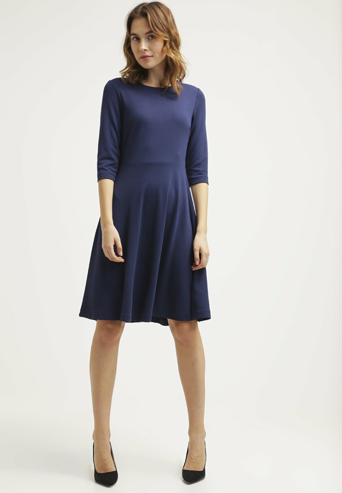 فستان أزرق اللون تصميم فساتين زرقاء dessin الحرير مريحة مع عارضة