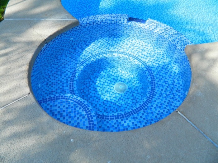 δημιουργήστε μπλε πισίνα στον κήπο