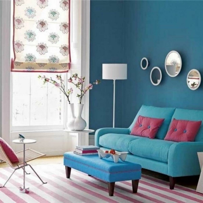 زرقاء أريكة مقلمة raffrollo الزهور
