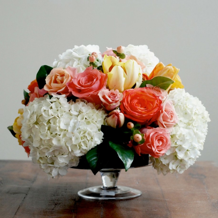 flowers table decoration wedding roses hydrangeas