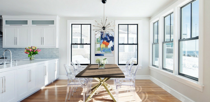 table de décoration table en bois îlot de cuisine décoration des chaises transparentes