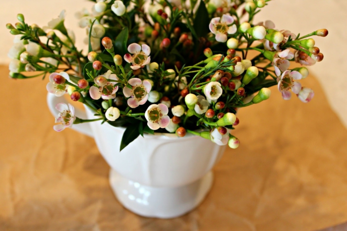 décoration florale vases à fleurs vieux plats idées de vie créative
