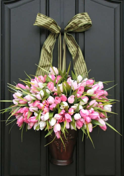 διακόσμηση λουλουδιών στο βάζο πόρτας τουλίπες πρωτότυπο φρέσκο