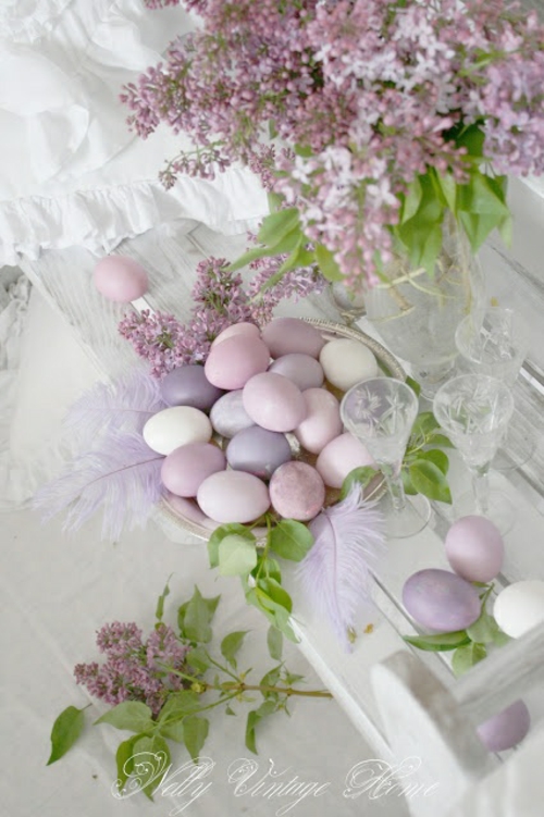 διακόσμηση λουλουδιών σε Πάσχα λεπτά χρώματα μοβ αυγά πασχαλινών