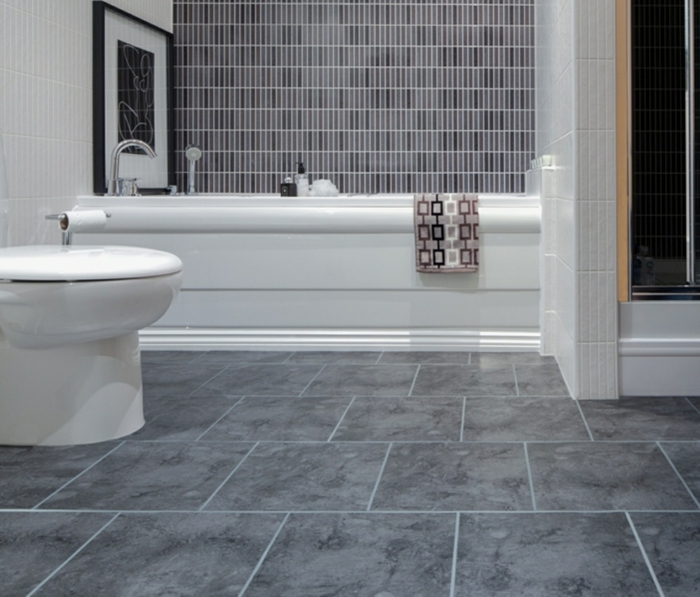 gulv badeværelse gulvfliser grå badekar