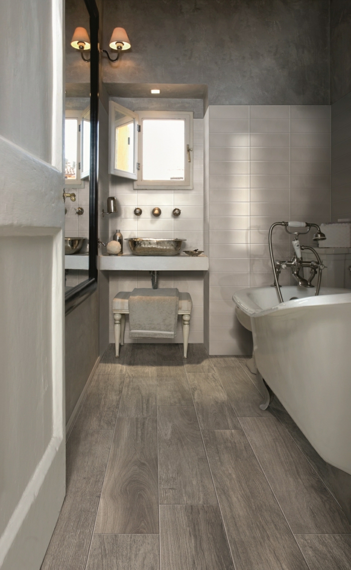 podlaha design koupelna dřevo efekt porcelánová vana