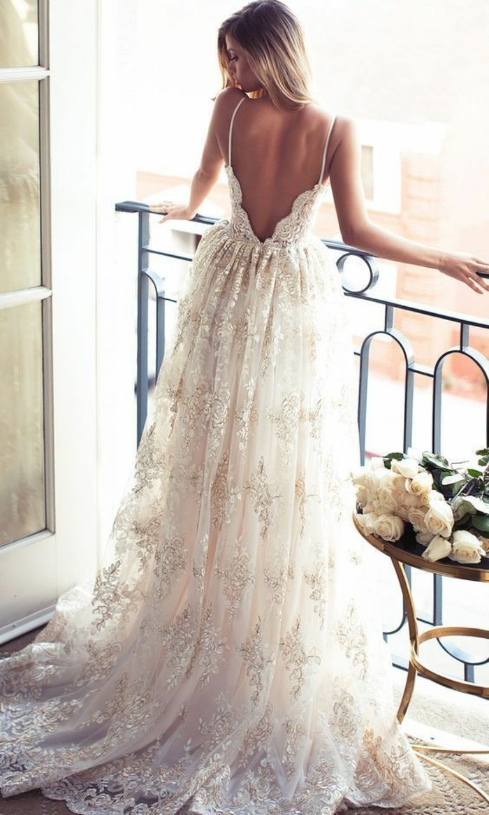 boho stiliaus suknelė su nėrinėmis ir telyja vestuvių suknelė