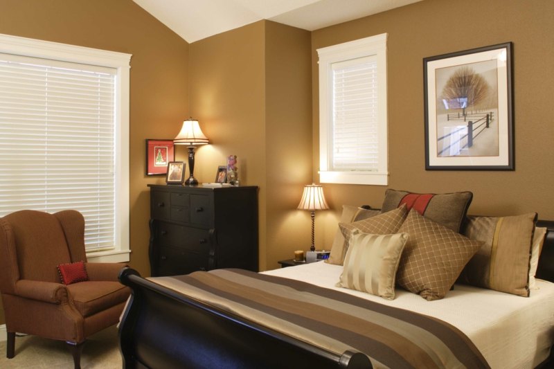 ruskea seinäkoriste seinän koristelu väri makuuhuone ideoita