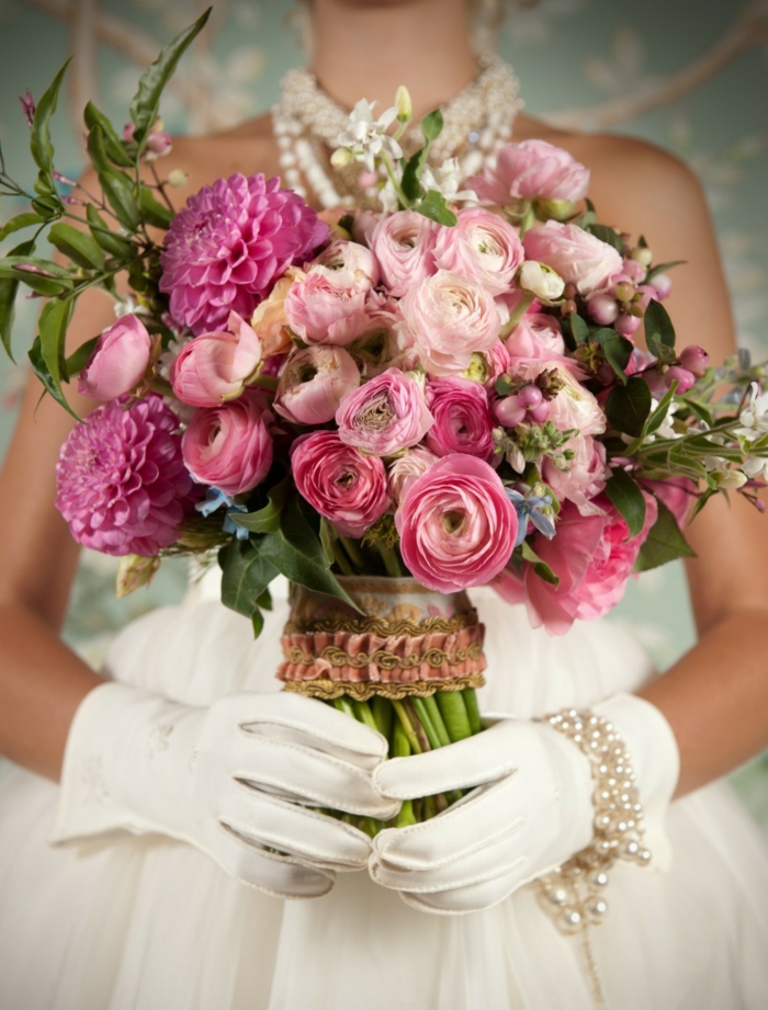 булченски букет реколта сватбена булчинска рокля свежи цветя дали