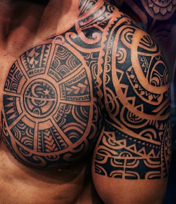 bryst skulder maori tatovering ide menn