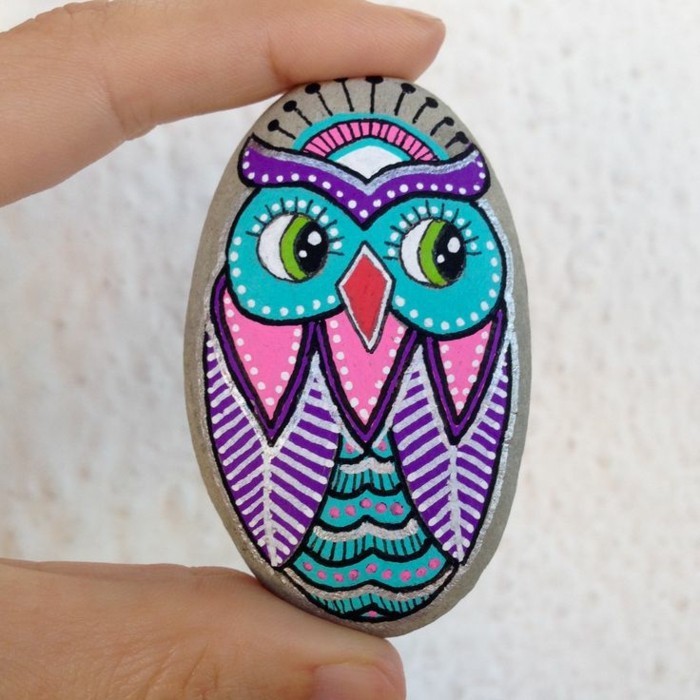 värikäs pöllö mallipohja kivet maalattu idea
