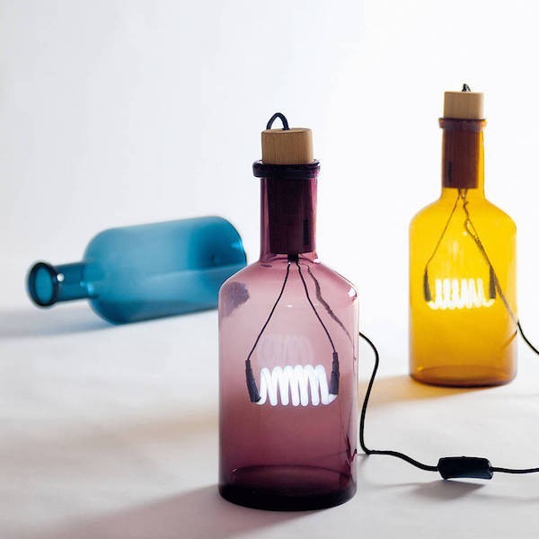 kleurrijke glazen flessen diy idee voor tafellampen