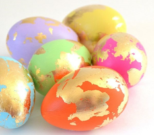 barevné velikonoční vejce obrázky velikonoční vejce malované zlaté akcenty barevné