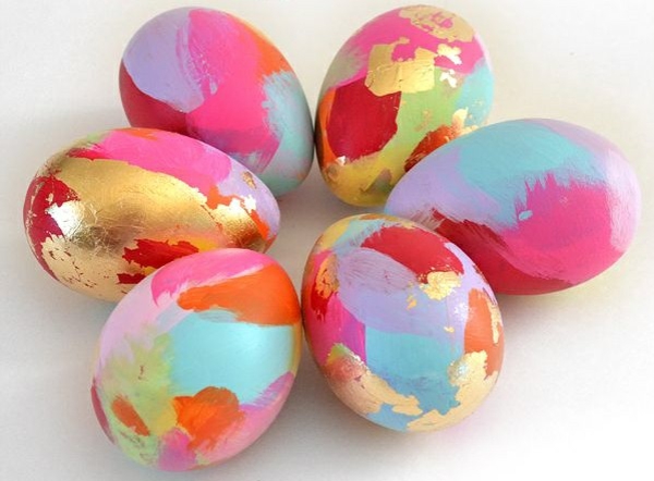 barevné velikonoční vejce obrázky velikonoční vejce malované zlaté akcenty