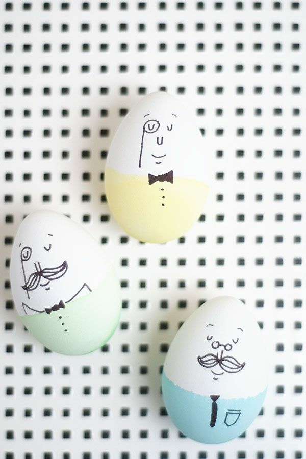 barevné velikonoční vejce čelí malování velikonoční vejce s dětmi