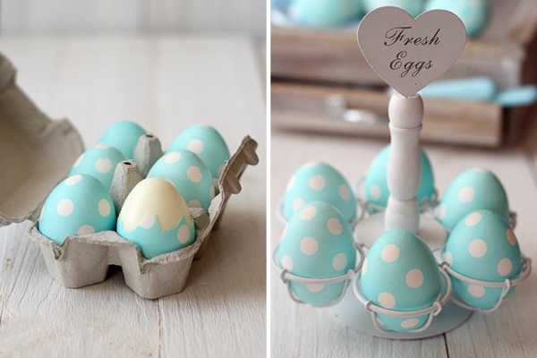 barevné velikonoční vajíčka světle modré tečky vzor velikonoční vejce rám