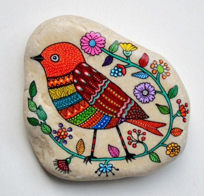 五颜六色的鸟石头画主题