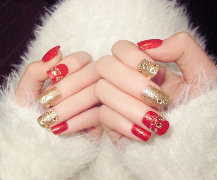 chique bruiloft nagels gel nagels ideeën rood goud glitter strass steentjes