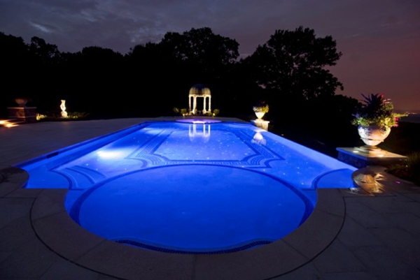 idée de jardin de piscine classique