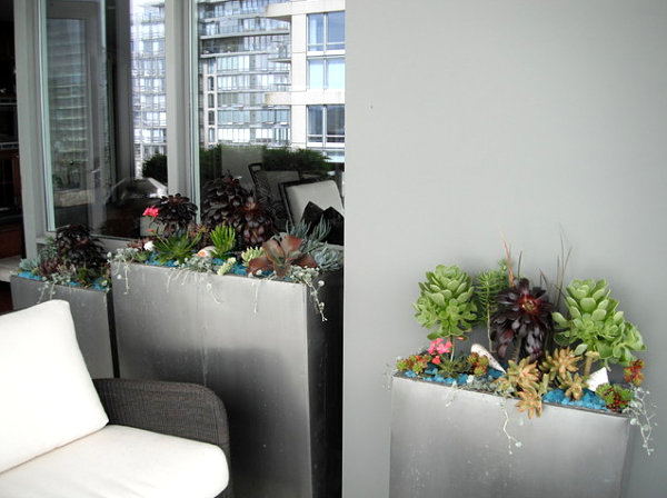 cool balcony decoration ideoita kukkia ämpäri
