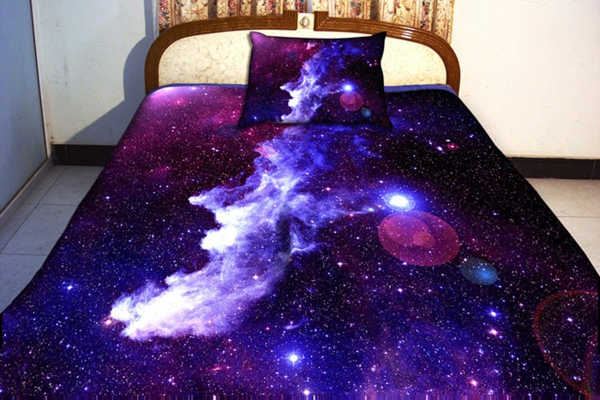 sengetøj lysende mættet univers