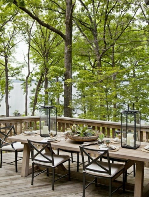 酷，现代的花园家具设计木餐厅
