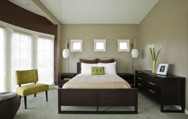 kietas miegamasis spalvos schema akcentai rudos lovos rėmas