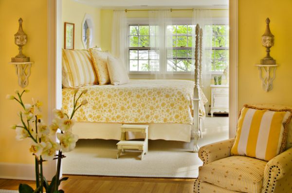 chladná ložnice barevná paleta žluté květy