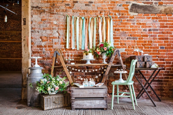 cool table decoration ideas dessert buffet pastel colored wall decoration brick wall