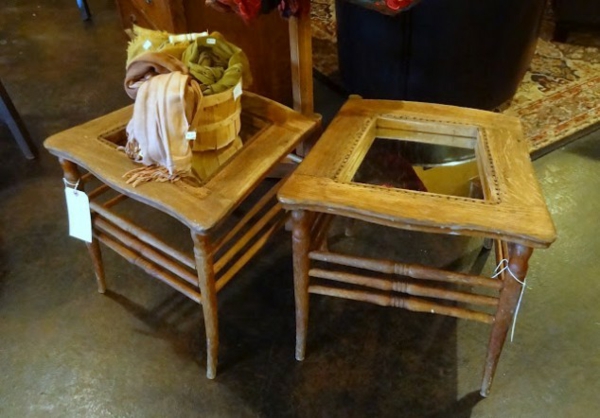 Τραπέζι σαλονιού χτισμένο από καρέκλες