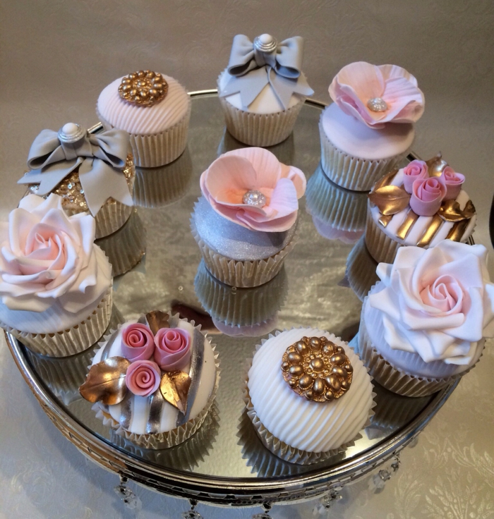 Cupcake διακοσμήσεις ιδέες γαμήλιο πάρτι λουλούδια marzipan χρυσού