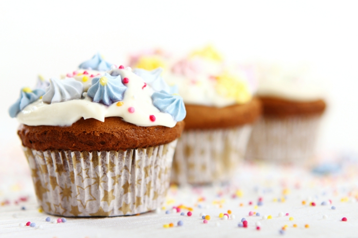 cupcake deco muffins πάρτι γενεθλίων ταυτότητα νιφάδες κρέμας ζάχαρη πασπαλίζει
