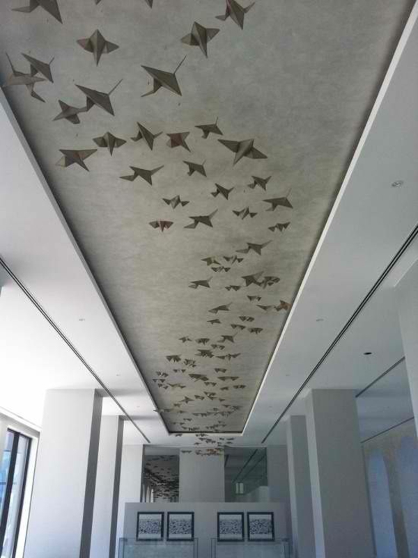 Motifs de vol gris de conception de plafond