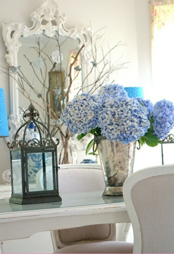déco fleurs bleues miroir lanterne