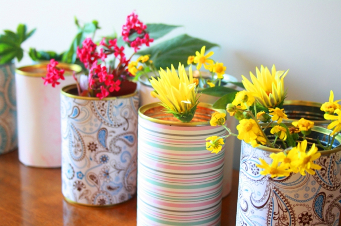 fleurs déco vieilles boîtes de conserve réutiliser les vases de fleurs