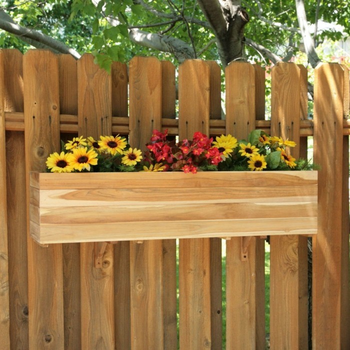 Idées de décoration Bac à plantes suspendu à la clôture de jardin