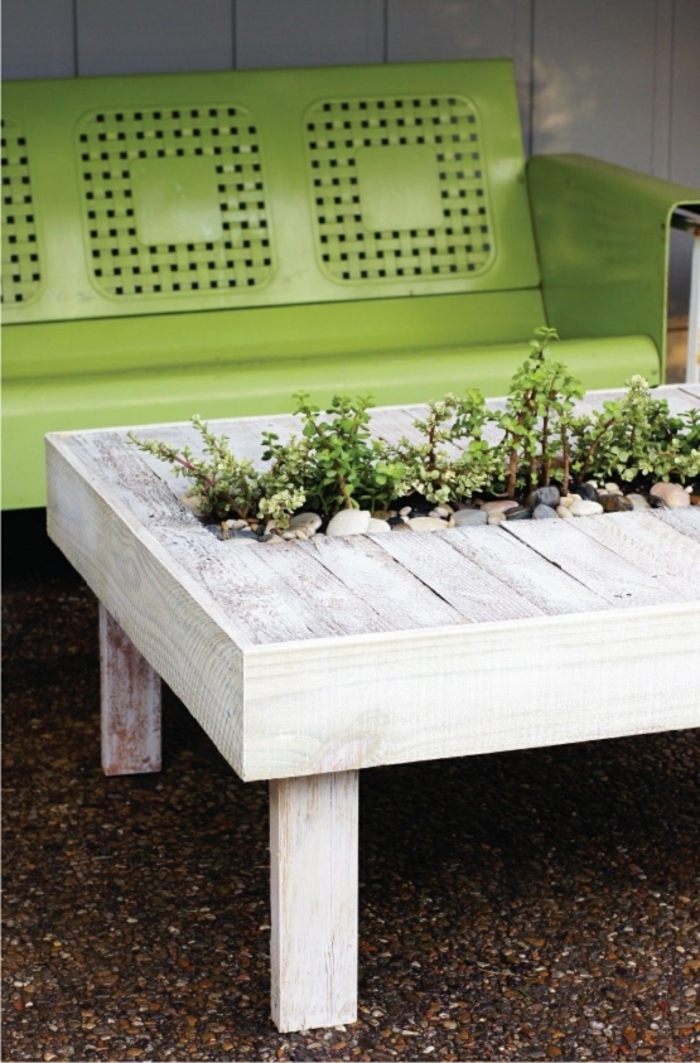 idées de décoration jardin table plante conteneur vert banc de jardin