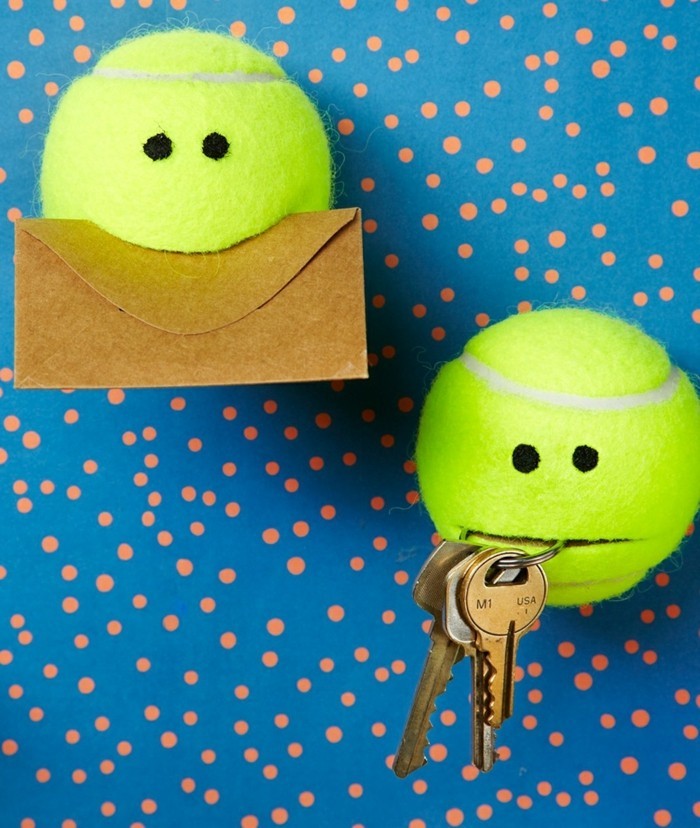 Deco selv gjør fra tennisballer som også er funksjonelle