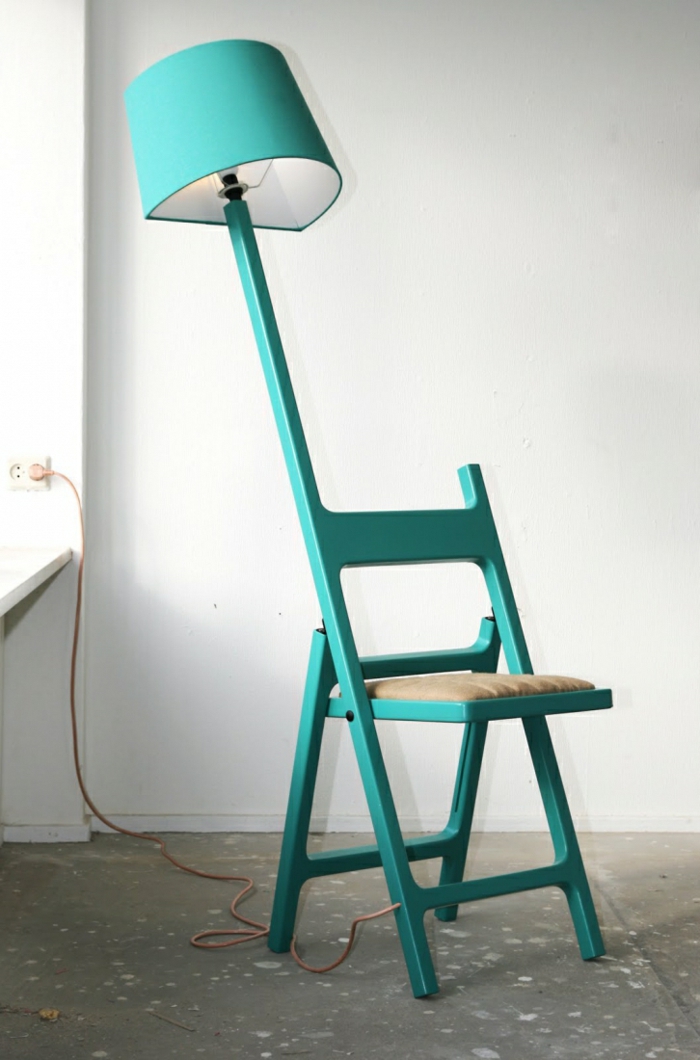 éclairage de décoration chaise pliante bleu vert lampadaire