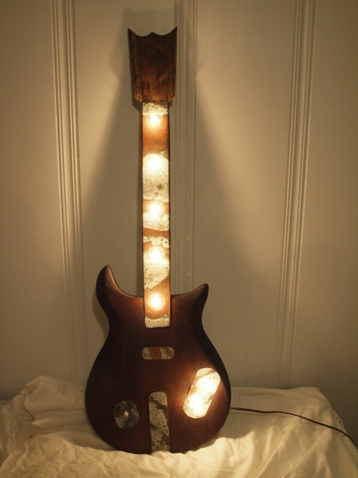 Upcycling ideeën deco ideeën deco ideeën woonkamer ideeën DIY ideeën creatieve gitaarlamp