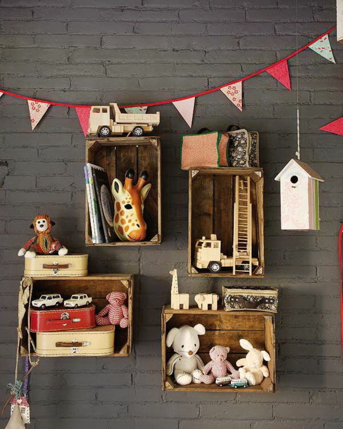 deco-ideeën diy oude houten kisten wandplanken maken je eigen speelgoed