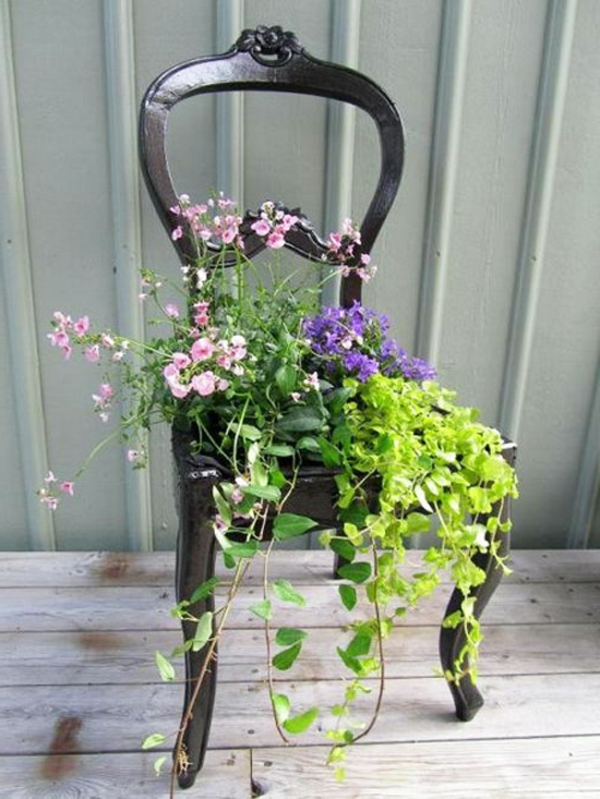 διακόσμηση ιδέες κήπο κομψό λουλούδια καρέκλα