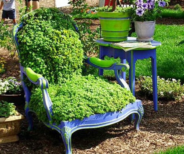 διακόσμηση ιδέες κήπο πράσινο καρέκλα μπλε σχέδιο