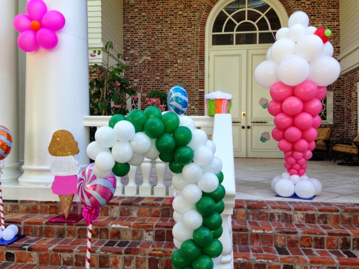 dekorace zahradní party barevné balónky vchod do domu