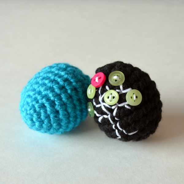 deco ideas Pascua huevos de Pascua crochet negro azul