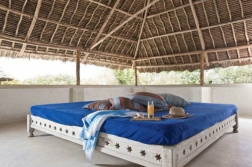 Stogo terasa, kurioje įrengta vėsios lovos poilsio erdvė