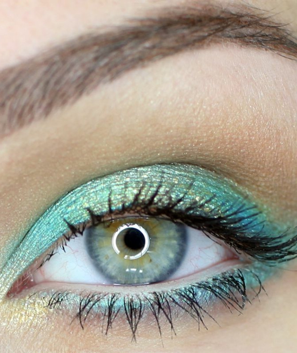 subtiele oog make-up turquoise kleur oogschaduw