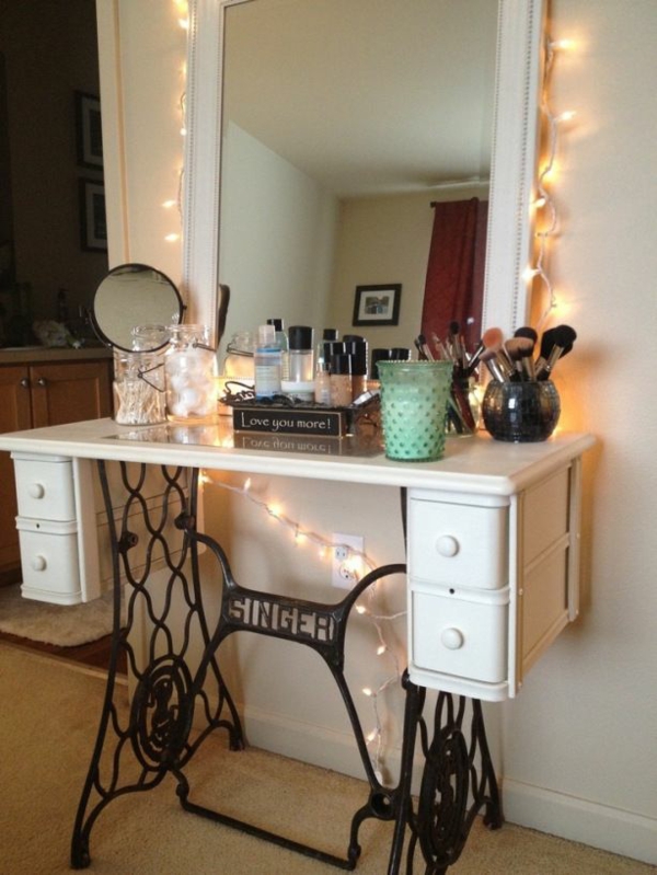 Convert the old sewing machine into a dressing table
